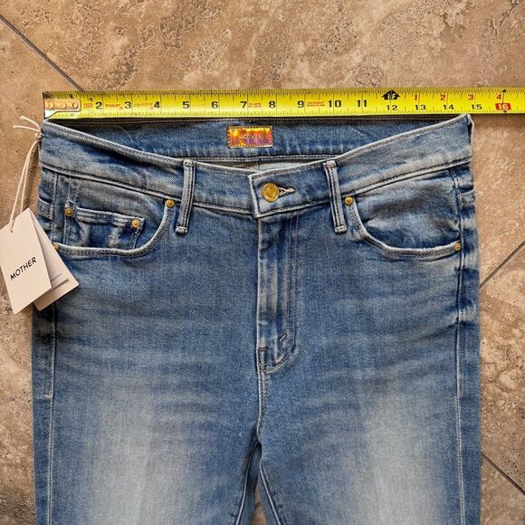 NEW Mother The Weekender Fray Mid Rise FIare Jeans Size 29 Glow Up Blue Denim - Picture 13 of 16